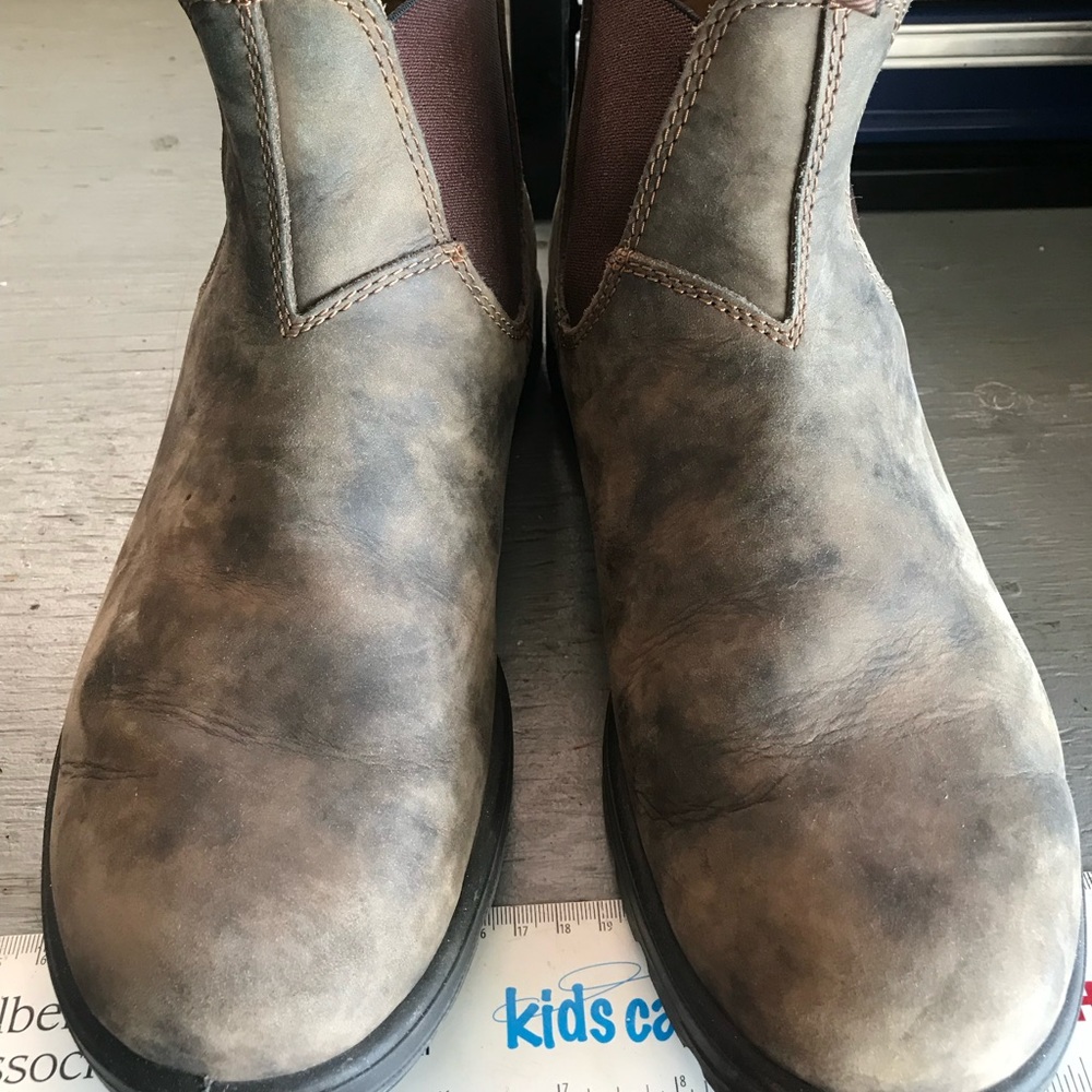 Rustic brown Blundstones. AUS 8.5 US 9.5-10.
